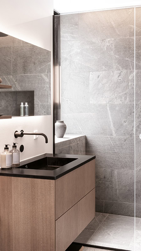 Badeværelsesmøbel i træ